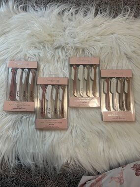 4 units Retractable Multipurpose Razors from the crème shop retails $6.00 each